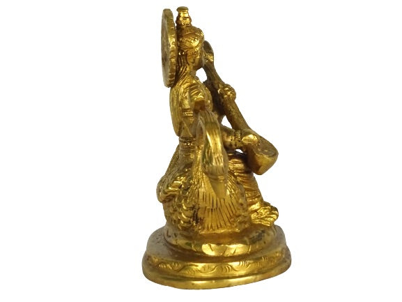 Estatua de bronce del dios hindú Saraswati
