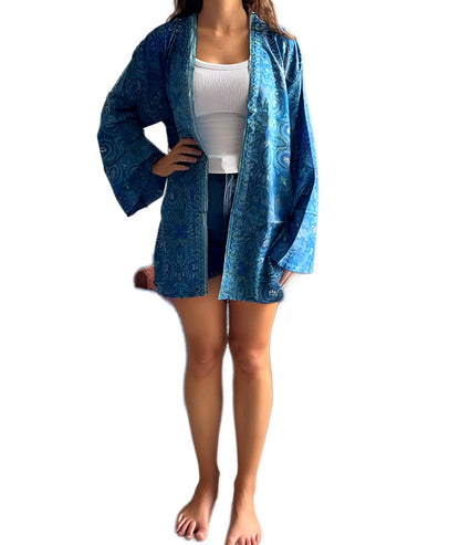 Kimono corto de seda india estampado azul– comercio ético