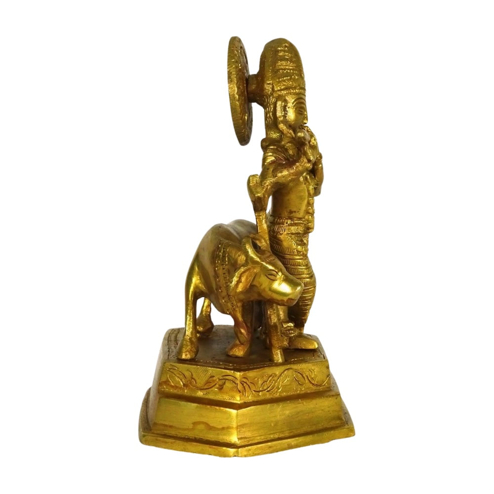 Estatua de bronce del dios hindú Krishna