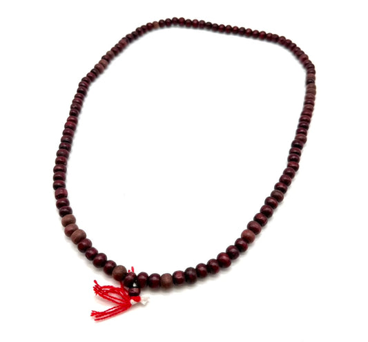 Mala budista de madera roja