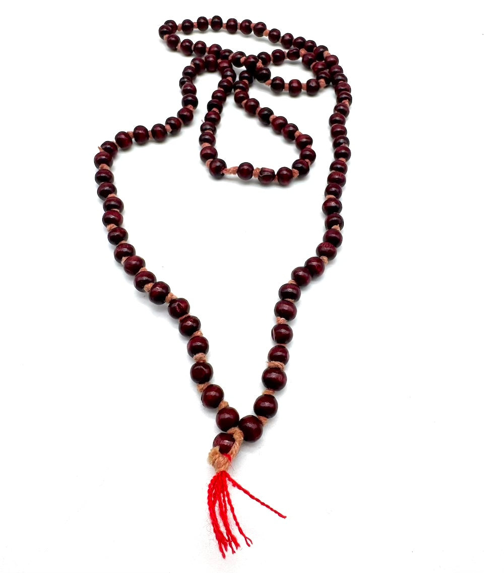 Mala budista de madera roja