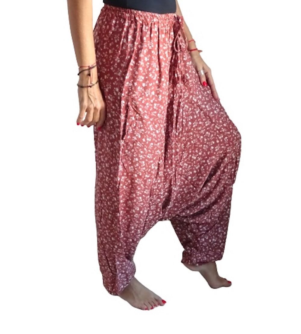 Pantalón afgano indio marrón con flores blancas