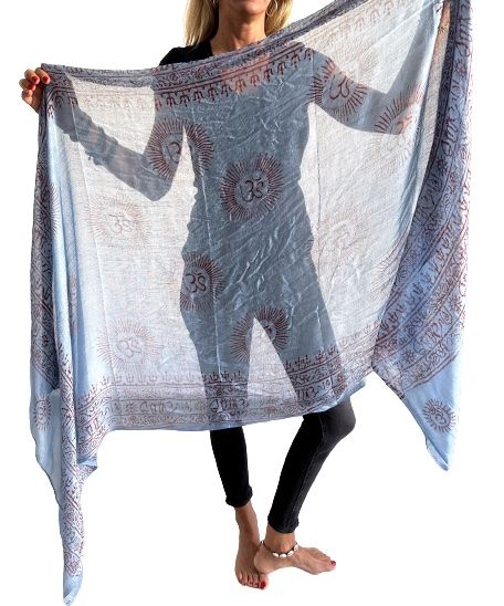 Pañuelo de algodón azul claro con matra OM