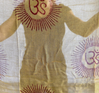 Pañuelo de algodón amarillo con matra OM