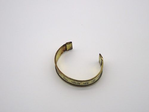 Pulsera de latón india con mantra de Shiva