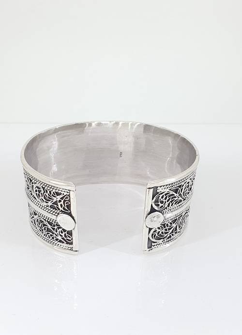Pulsera rígida de plata grabada